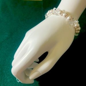 Sample pristine bracelet Swarovski Crystal Pearl +crystals sterling silver NWT